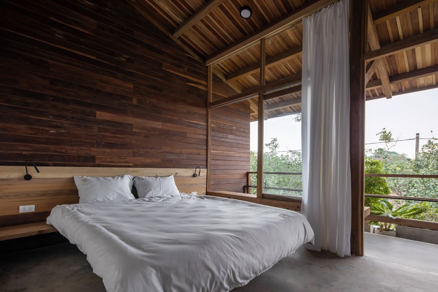 Pomelo Queen Timber Room 