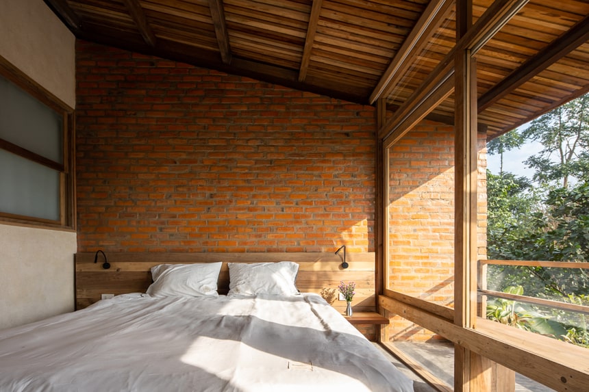 Pomelo Queen Brick Room