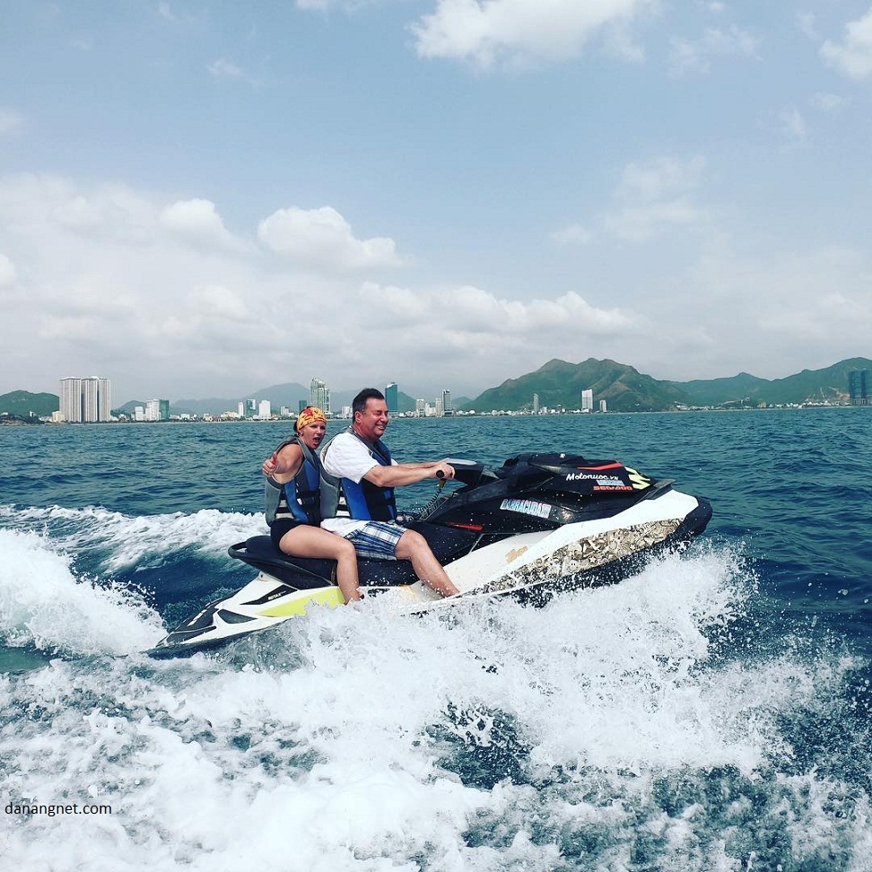 water motor is an interesting activity at Danang beaches